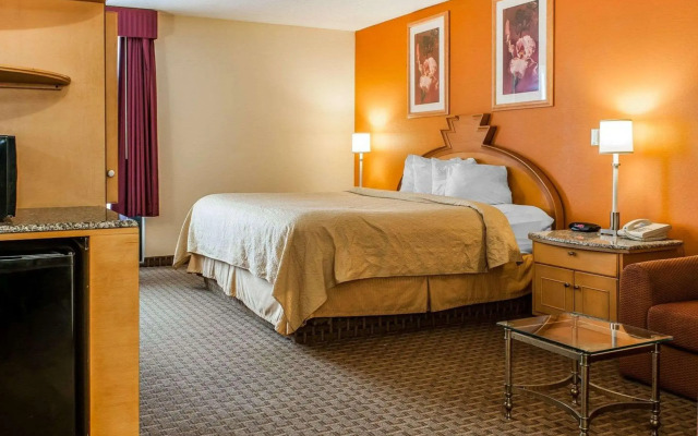 Quality Inn & Suites Shelbyville I-74