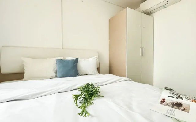 White Tone 1Br At Vittoria Residence Apartment
