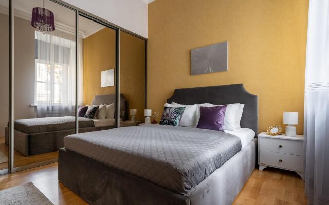 Letyourflat (Лэтюфлэт) на улице Большая Конюшенная 4-6-8