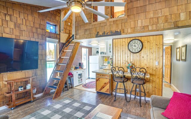 Charming Brian Head Condo Rental w/ Ski Shuttle!