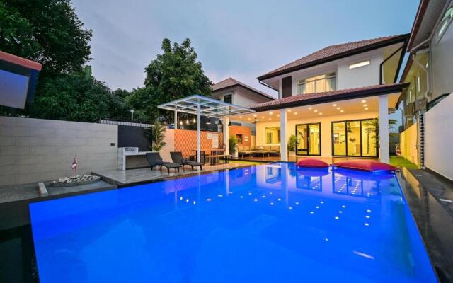 4Bd Pool Villa Pattaya With Jacuzzi Exquisite Pool Villa A