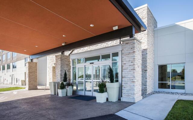 Holiday Inn Express & Suites Ludington, an IHG Hotel