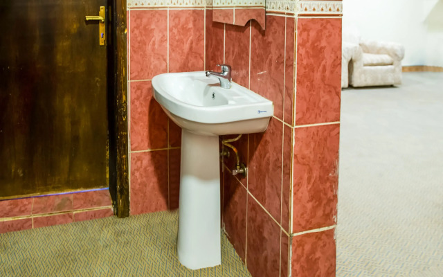 OYO 525 Rose Plaza 1