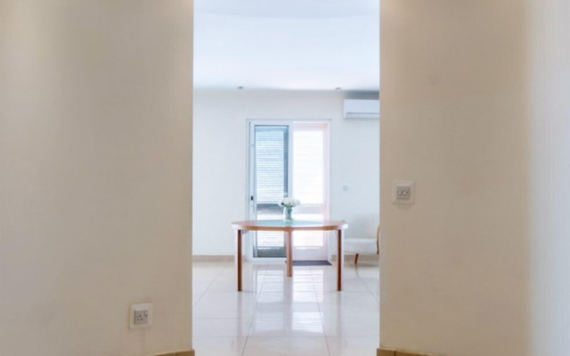 Bright, Spacious and Right in the Center