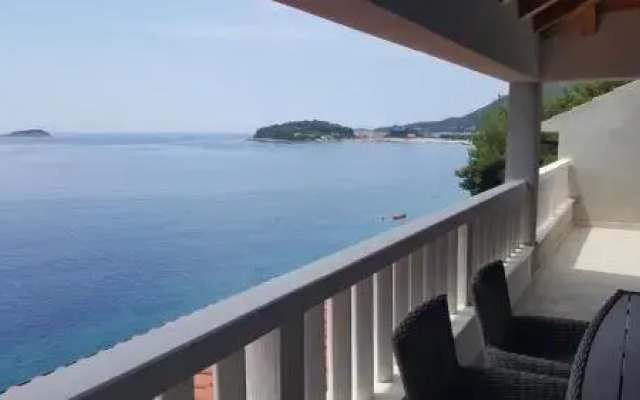 Apartments Kvesic