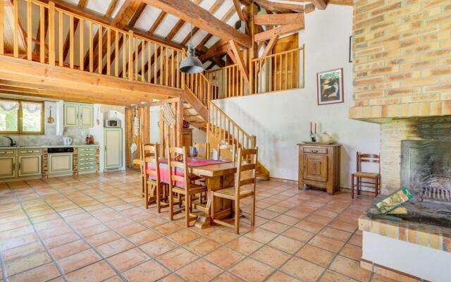 Holiday Home in Laluque with Terrace, Garden And Barbecue