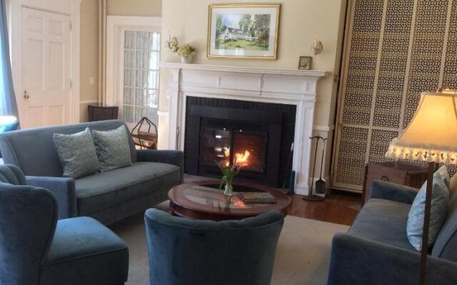 The Four Chimneys Inn