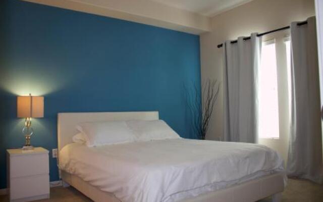 Luxury Apartment Near The Grove