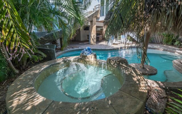 South Seas Apartment 6