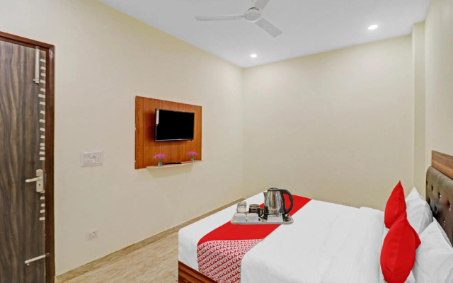 OYO 87988 Hotel Happy Moments