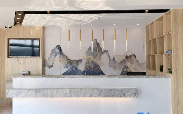 Qingmu Hotel (Nanjing Zhongling Street Metro Station)