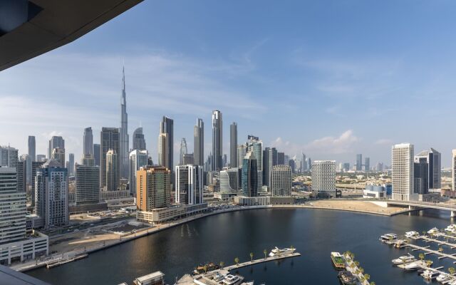 Waves - Top Waterfront 2BR Apartment in Business Bay