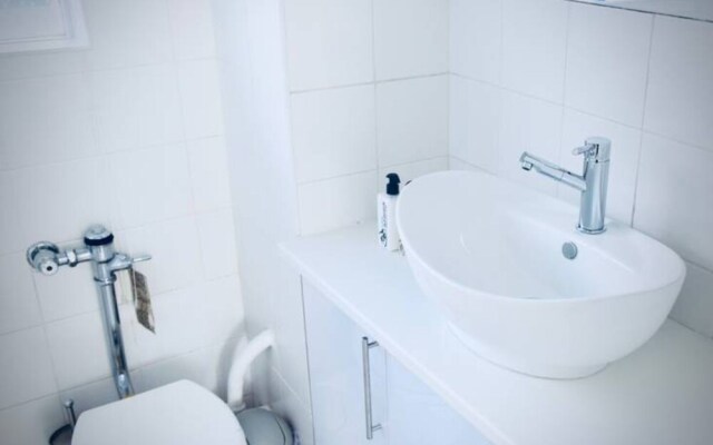 Studio Apartment With Balcony in Green Point