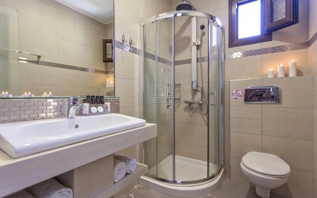 Lagomandra Beach & Suites