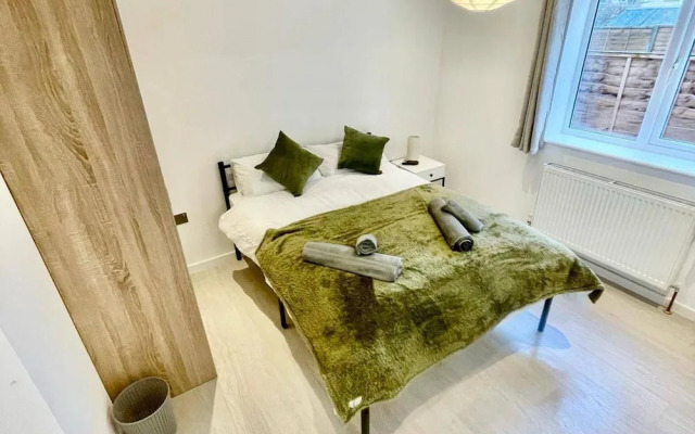 3 Bed Flat - Sleeps 6 - Parking - Wifi