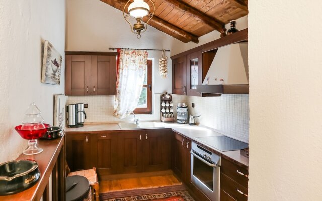 Lavish Holiday Home in Pella with Jacuzzi