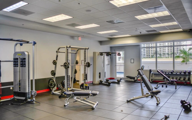 Stunning Apartment W pool & Gym- Parking