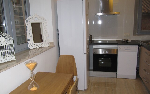 Life Apartments Alameda Colon