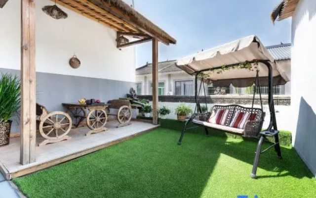 Terracotta Army Theme Apartment