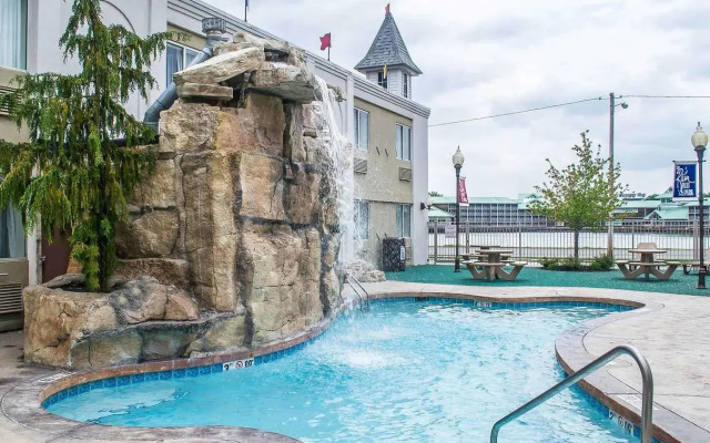 Cedar Stables Inn and Suites