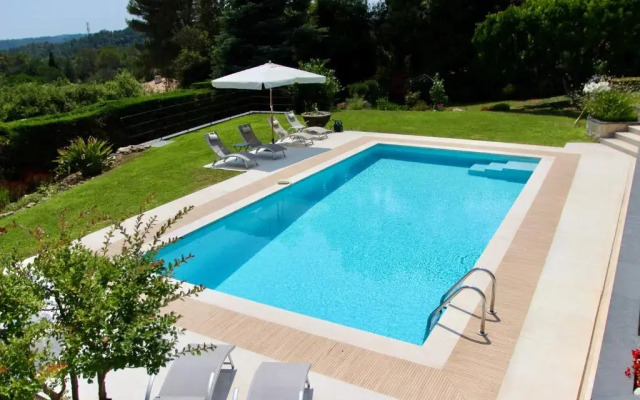 Luxurious villa 4 bedrooms in secluded area, swimming pool