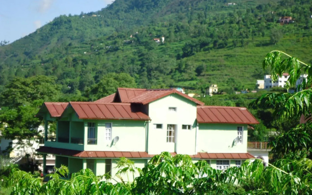 Treebo Spring Birds - Kainchi Dham