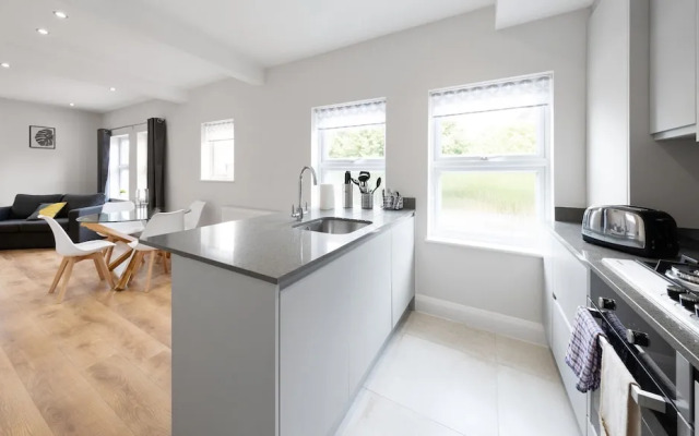 2 Bedroom Apartment near Town Center