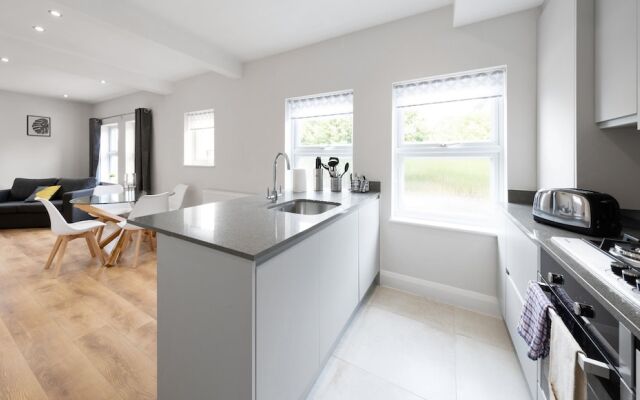 2 Bedroom Apartment near Town Center