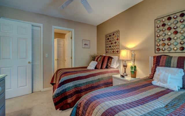 Colonnade Club 200 by Vtrips