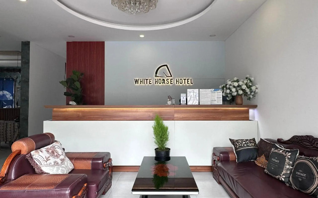 White Horse Hotel & Restaurant