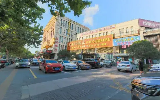 Yuanshushi Business Hotel (Shanghai Xingzhi Road Subway Station)