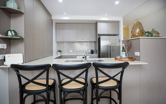 Luxury Cairns Stay with Pool and BBQ