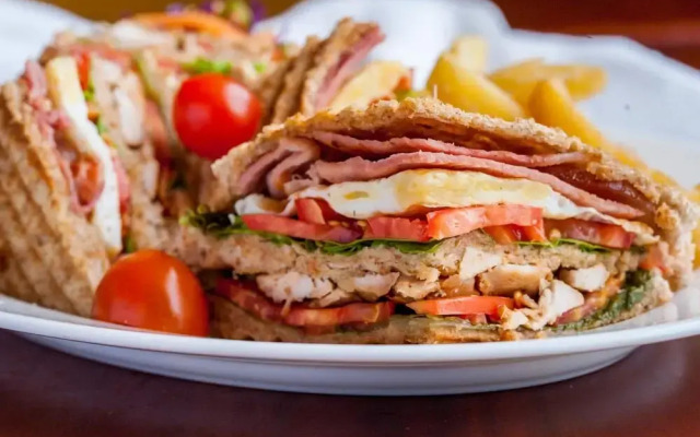 Ihamba Lakeside Safari Lodge