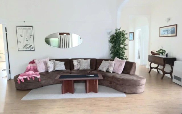 Ocean Aspect and Central to CBD - CoSheirm Apartments On Merri