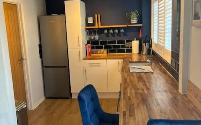 Unique one bedroom guest house with free parking