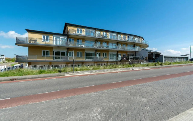 Gorgeous Apartment Beachside With Garden