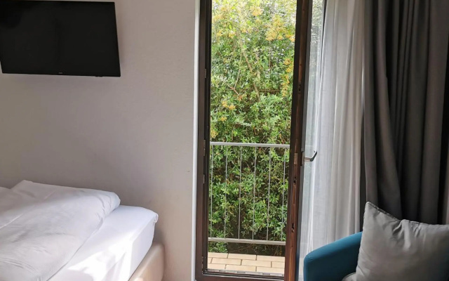 Hotel Sirrah