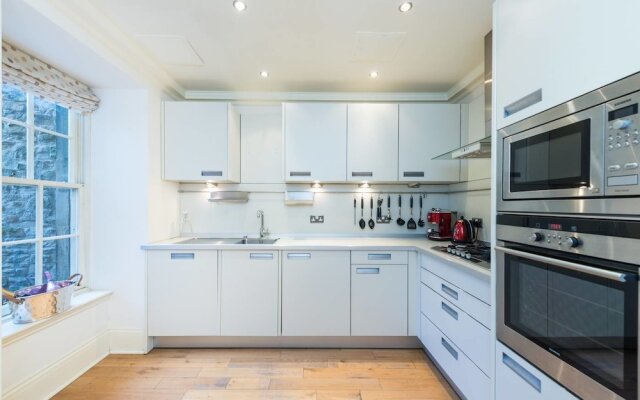 JOIVY Luxury Carlton Terrace Main Door Apartment