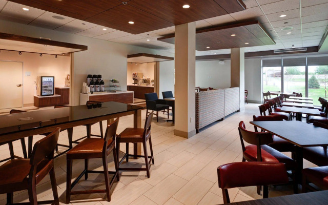 Holiday Inn Express & Suites Great Bend by IHG
