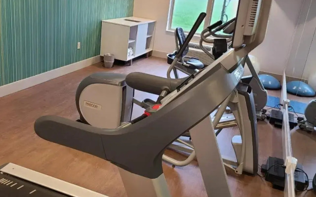 Holiday Inn Express & Suites Sheldon by IHG