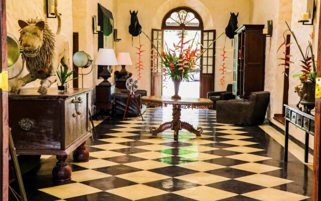 Yoho Pedlars Manor