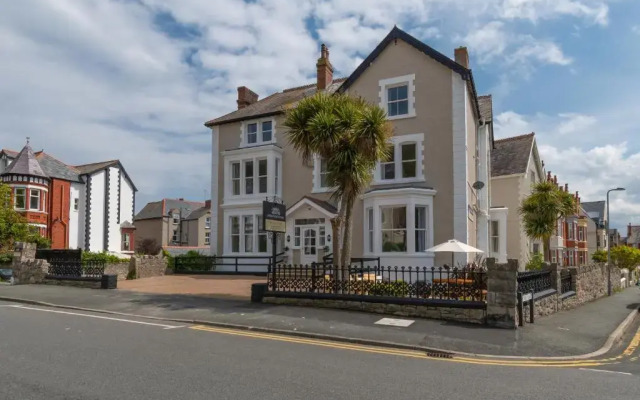 Lansdowne House with Private Car Park