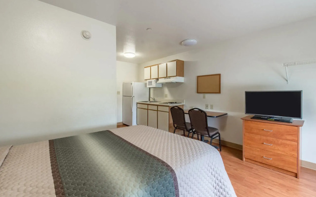 HomeTowne Studios by Red Roof Columbus