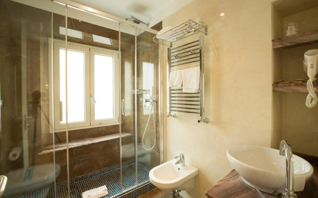 Floris Hotel