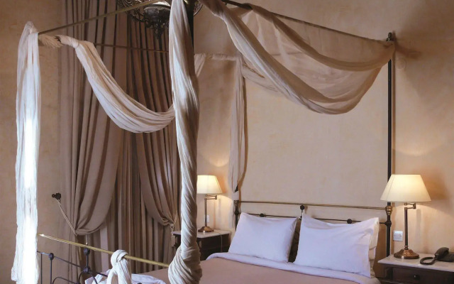 Nafsimedon Hotel