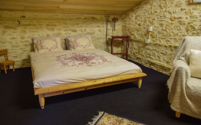 Spacious Villa in Puy-l'évêque With Swimming Pool