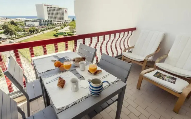 Luxury Golf, Beach & Yachting Flat