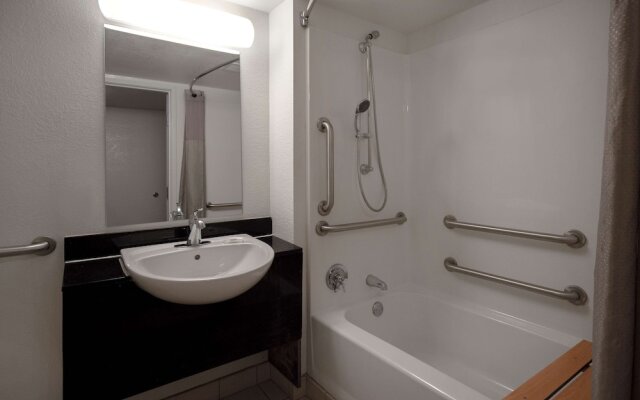 Studio 6 Merrillville, IN