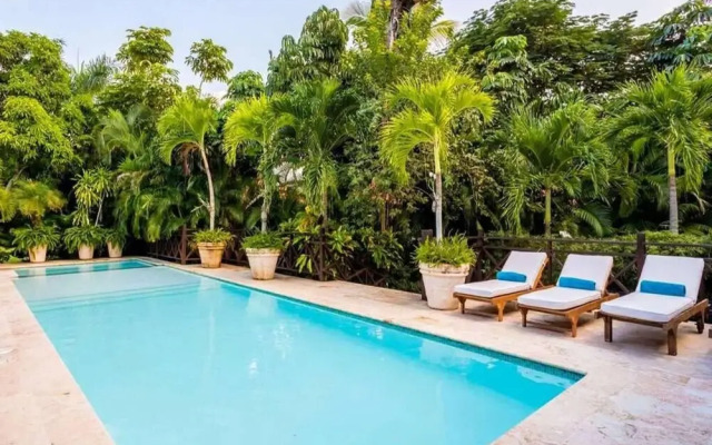 Sunny Vacation Villa 62