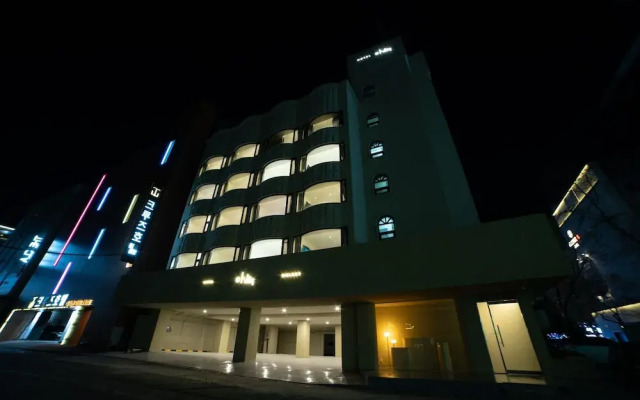 The Hyoosik Aank Hotel in Wolgot